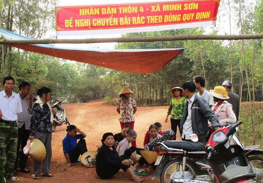 Thanh[-]Hoá:[-]Dân[-]lập[-]lán[-]trại[-]chặn[-]xe[-]ngăn[-]bãi[-]rác[-]gây[-]ô[-]nhiễm